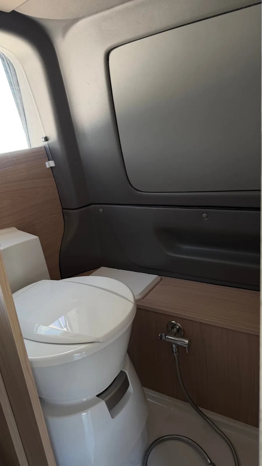 Entegre banyo — Dometic seramik kasetli tuvalet ve duş bataryası