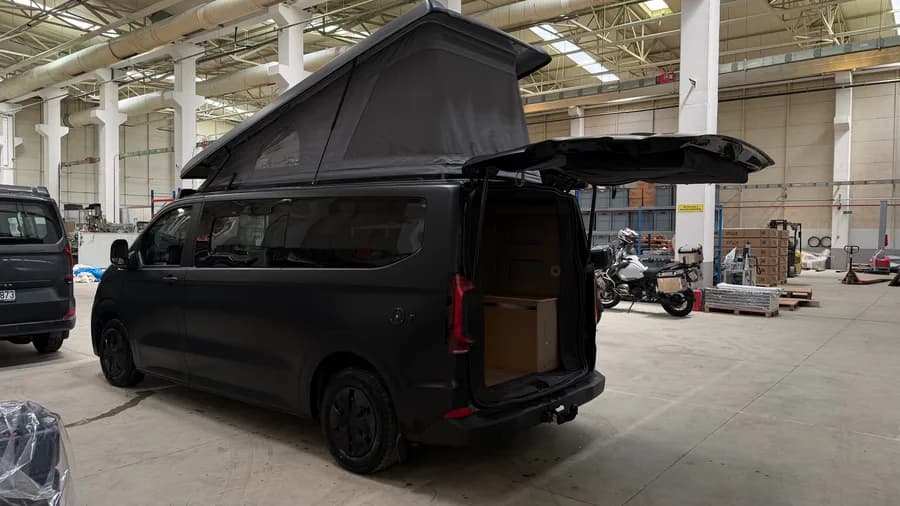 Rear side view with the pop-up roof and tailgate open
