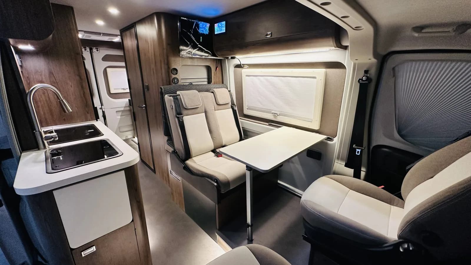 Hafif, Dayanıklı ve Kullanışlı Karavan Mobilyaları